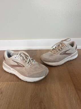 Brooks Ariel 24 GTS, Stability Running Shoes, Max Support, Beige/White, 9